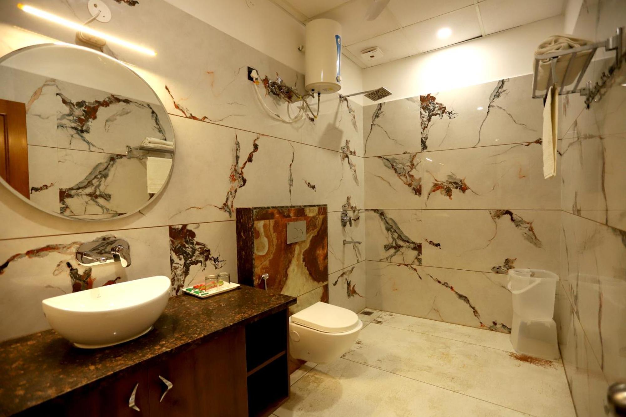 Hotel Dhingra Inn Rewāri エクステリア 写真